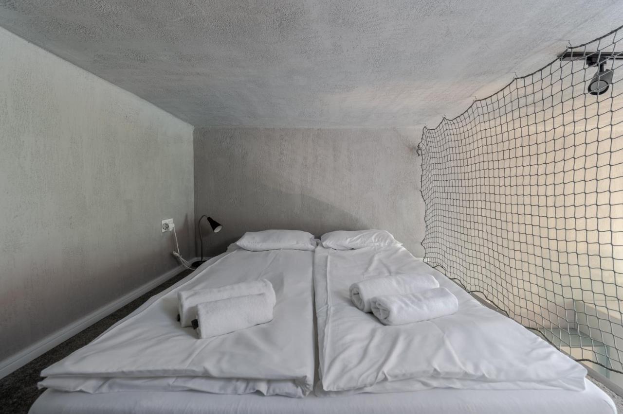 Parkside Fresh Apartments - Old Town Guesthouse - By Upstairs Красков Екстериор снимка